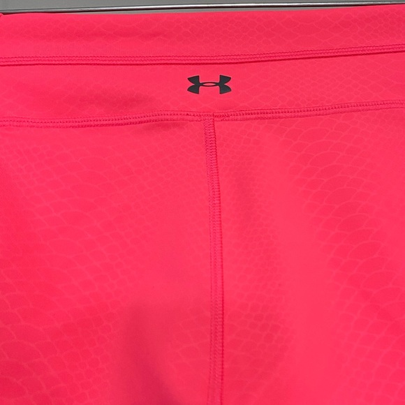UNDER ARMOUR || Woman’s Hot pink Capris size large - Picture 3 of 6
